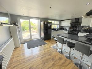 Merrilees Crescent- click for photo gallery